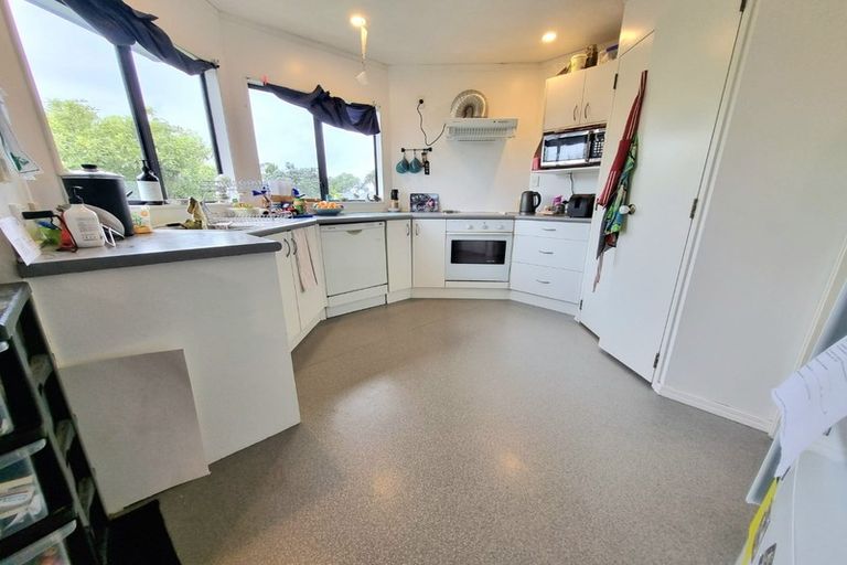Photo of property in 3/21 Te Atatu Road, Te Atatu South, Auckland, 0610
