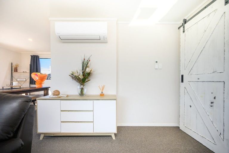 Photo of property in 7 Colonial Place, Kelvin Grove, Palmerston North, 4414