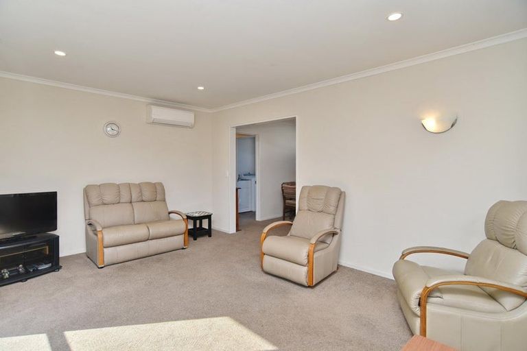 Photo of property in 2/62 Vivian Street, Burwood, Christchurch, 8083