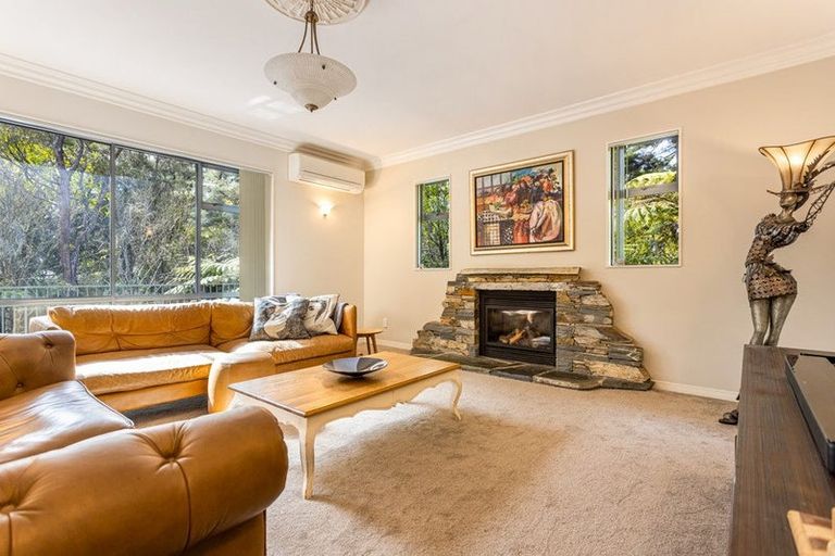 Photo of property in 12 Greenwoods Close, Titirangi, Auckland, 0604