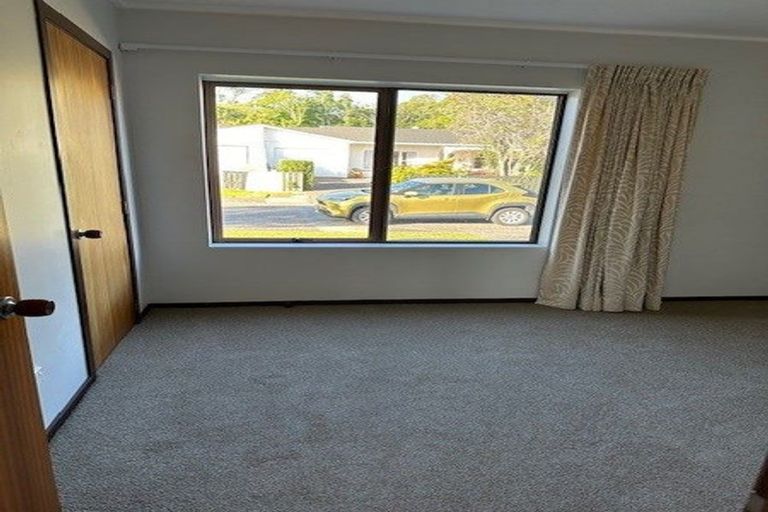 Photo of property in 70 Nimmo Avenue East, Waikanae, 5036