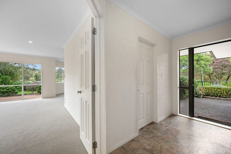 Photo of property in 6 Cabeleigh Drive, Helensville, 0800