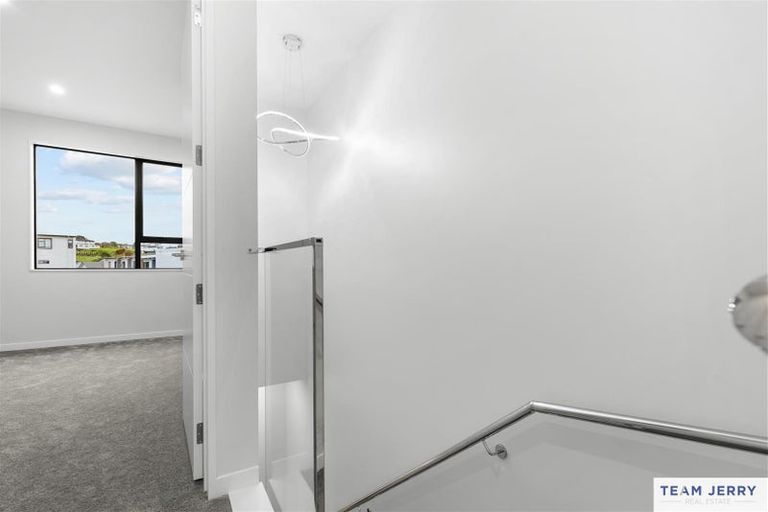 Photo of property in 13 Kuaha Road, Massey, Auckland, 0614