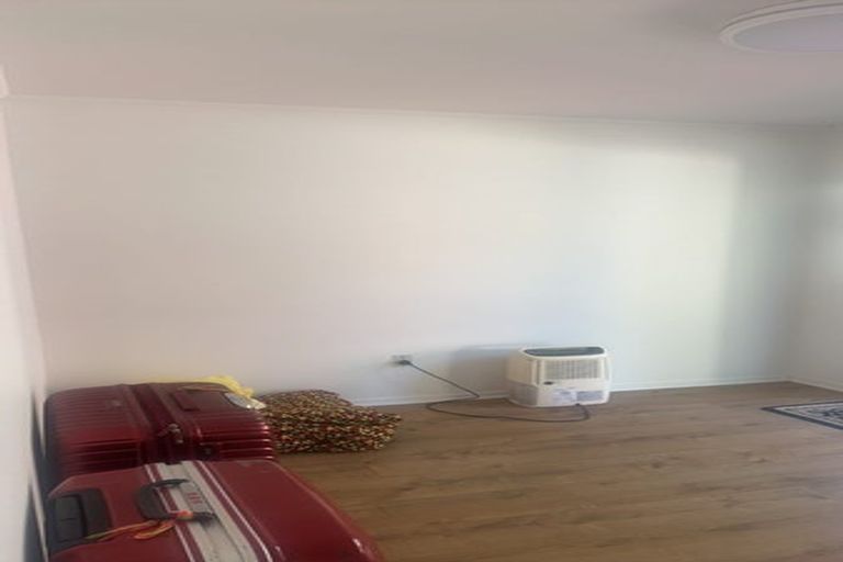 Photo of property in 22 Jenanne Place, Totara Vale, Auckland, 0629