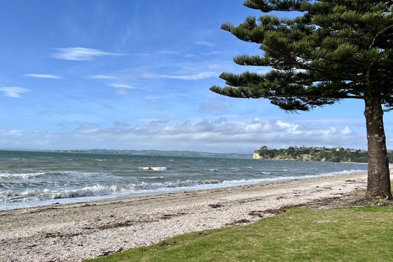 Photo of property in 24 The Esplanade, Eastern Beach, Auckland, 2012