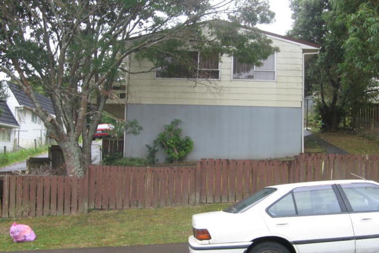 Photo of property in 2/3 Jenanne Place, Totara Vale, Auckland, 0629