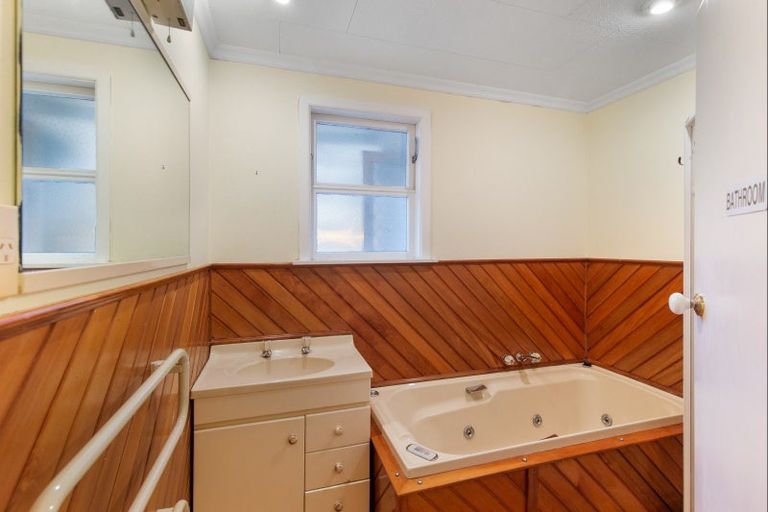 Photo of property in 2 Argyle Avenue, Levin, 5510