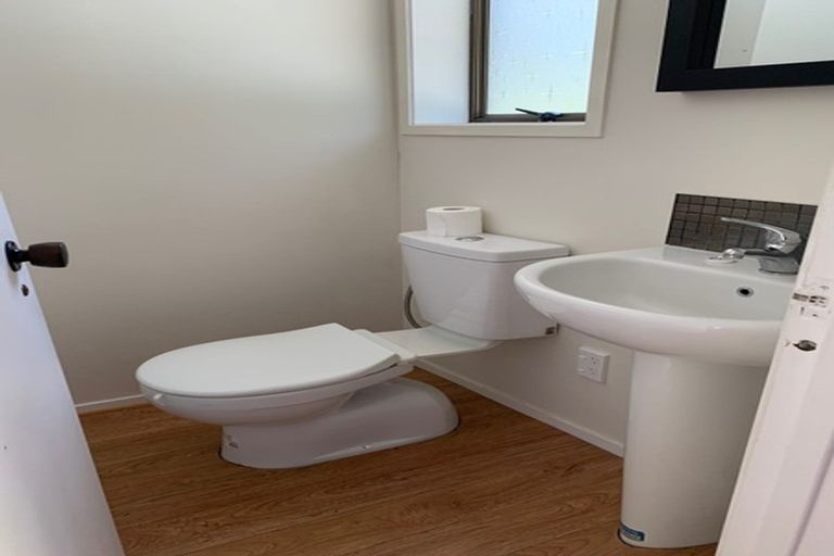 Photo of property in 2/6 Sonnenberg Way, Titirangi, Auckland, 0604