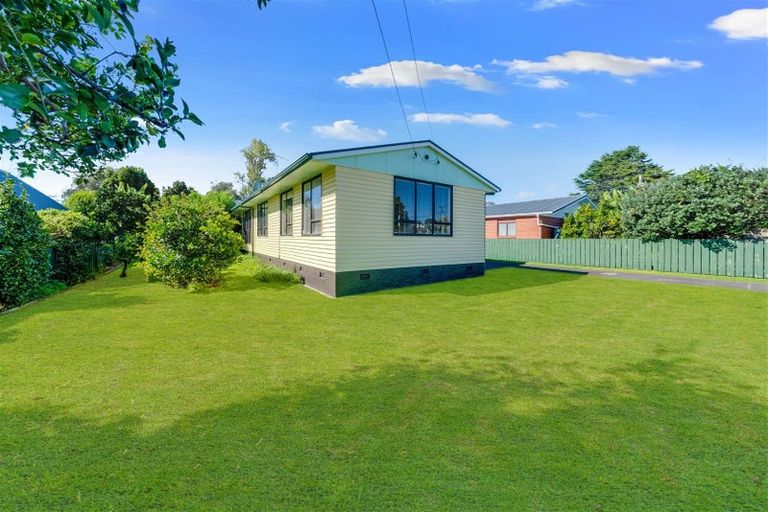 Photo of property in 1 Kowhai Avenue, Mangere Bridge, Auckland, 2022