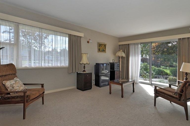 Photo of property in 7 Camberwell Place, Avonhead, Christchurch, 8042