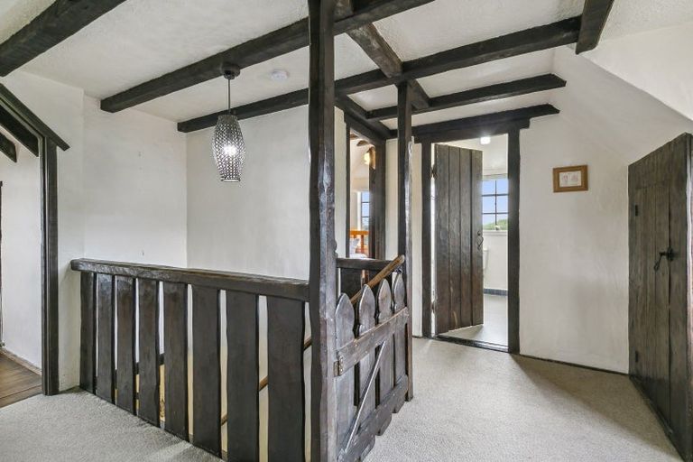 Photo of property in 42 Nicholson Road, Khandallah, Wellington, 6035
