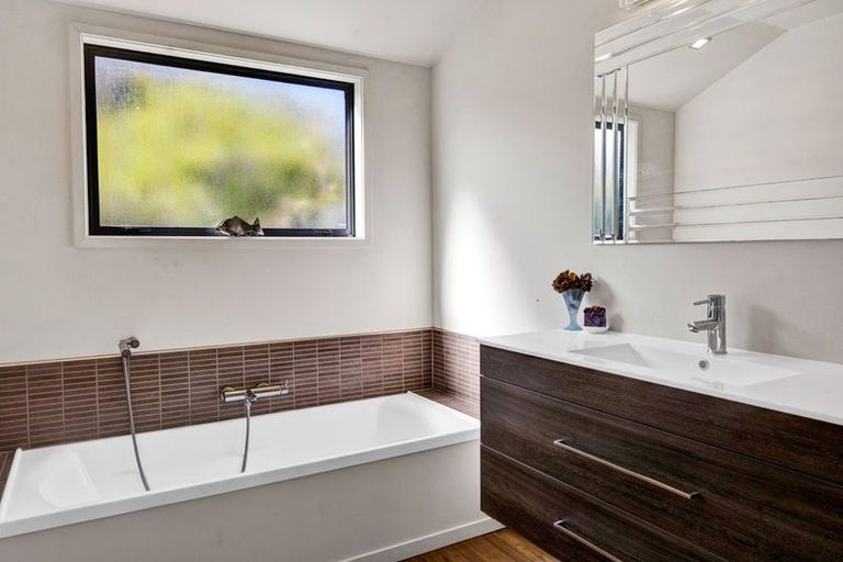 Photo of property in 114 Ackworth Road, Lepperton, New Plymouth, 4373