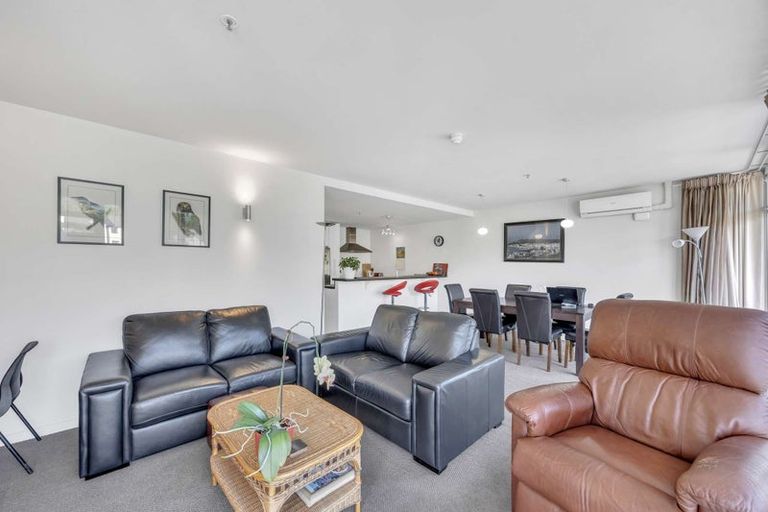 Photo of property in Montreaux Apartments, 5g/164 The Terrace, Wellington Central, Wellington, 6011