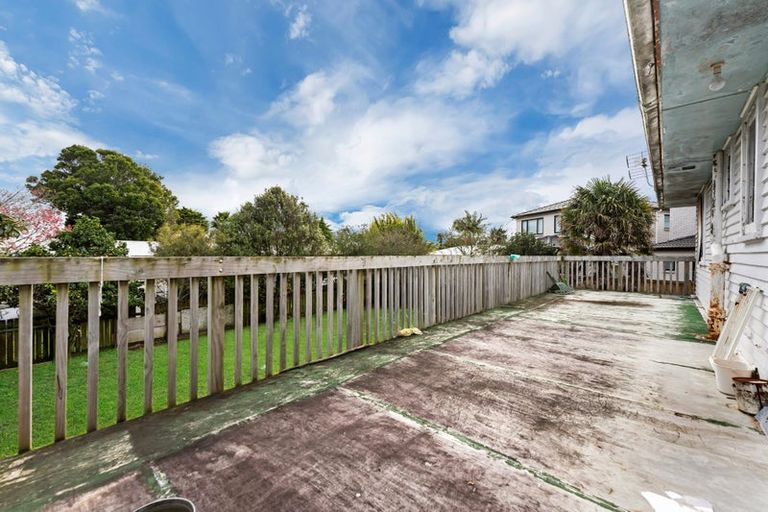 Photo of property in 12 Ozich Avenue, Te Atatu South, Auckland, 0610