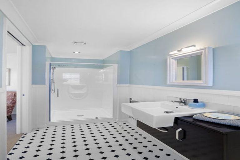 Photo of property in 8b Sampson Avenue, Waiwhakaiho, New Plymouth, 4312