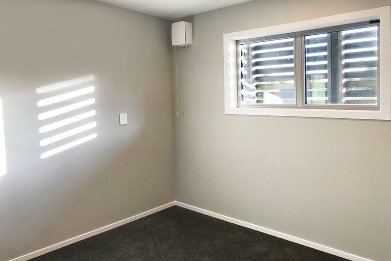 Photo of property in 14u3 Atkinson Street, Newlands, Wellington, 6037