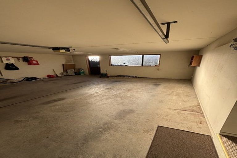 Photo of property in 2/2a Thorrington Road, Cashmere, Christchurch, 8022