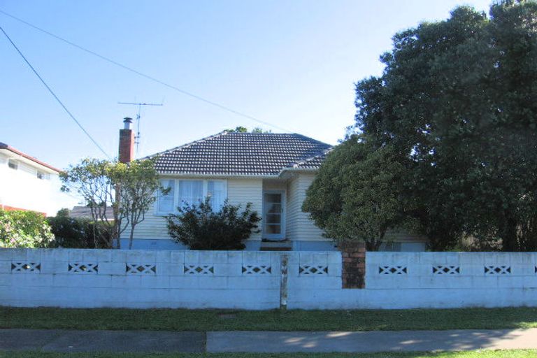 Photo of property in 46 Roberts Road, Te Atatu South, Auckland, 0610
