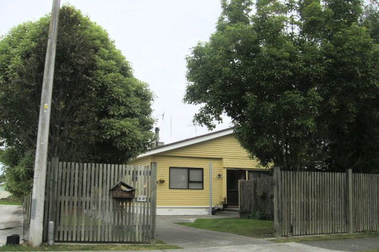Photo of property in 8a Moeller Street, Taradale, Napier, 4112