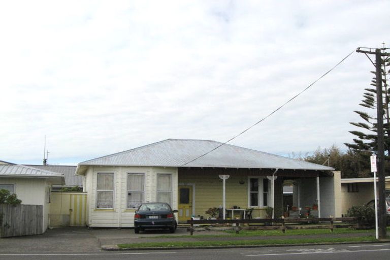 Photo of property in 24 Omata Road, Marfell, New Plymouth, 4310