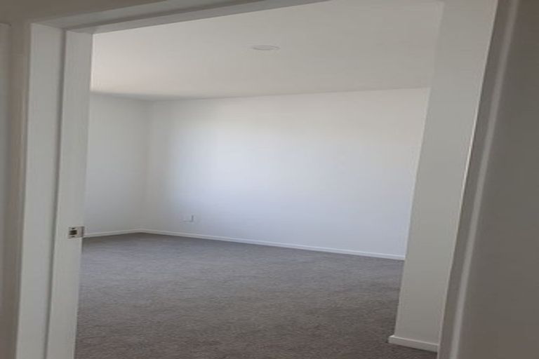 Photo of property in 15/62u Spenmoor Street, Newlands, Wellington, 6037