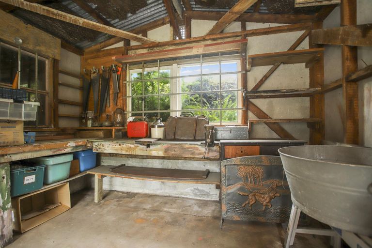 Photo of property in 102 Mountain Road, Mangere Bridge, Auckland, 2022