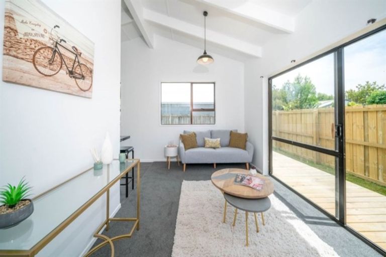 Photo of property in 92c/2 Englefield Road, Northwood, Christchurch, 8051