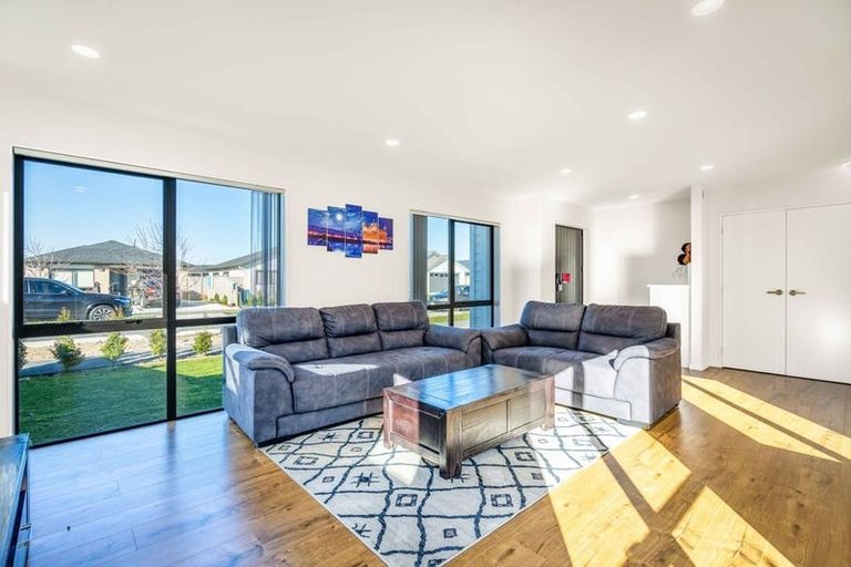 Photo of property in 11 Silver Beech Street, Takanini, 2110