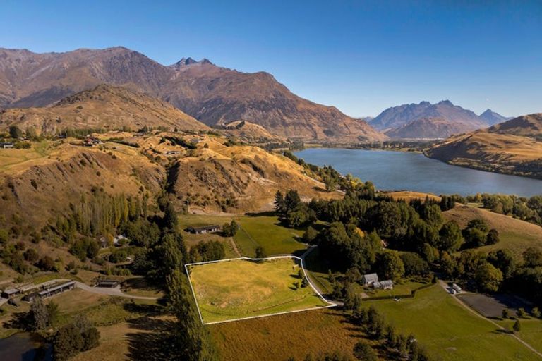 Photo of property in 32 Hogans Gully Road, Arrowtown, 9371