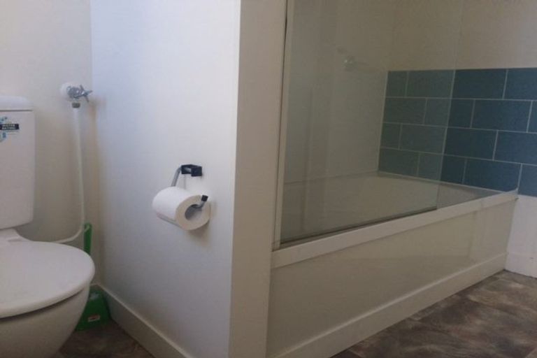 Photo of property in 136 Hutchinson Avenue, New Lynn, Auckland, 0600