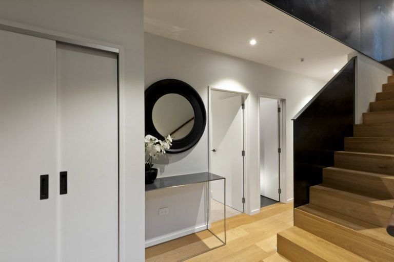 Photo of property in 28 Soudley Court, Jacks Point, Queenstown, 9371