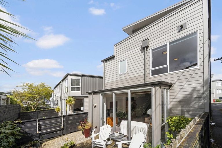 Photo of property in 5/3 Severn Street, Island Bay, Wellington, 6023