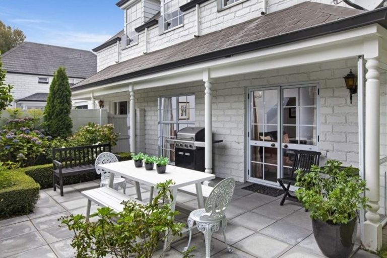 Photo of property in 244 Memorial Avenue, Burnside, Christchurch, 8053