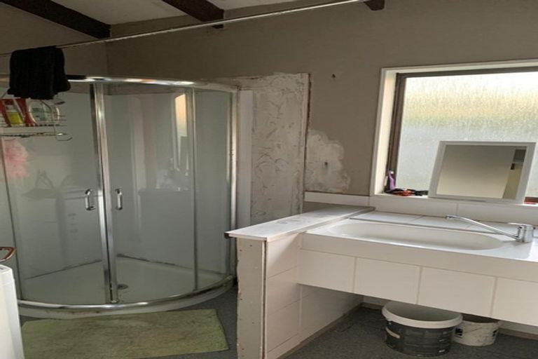 Photo of property in 7 Craigbank Avenue, New Lynn, Auckland, 0600