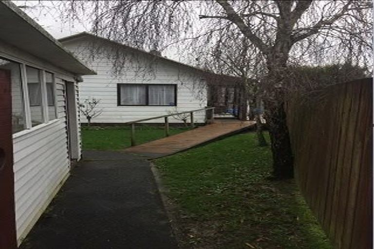 Photo of property in 1/17 Orchid Place, Te Atatu South, Auckland, 0610