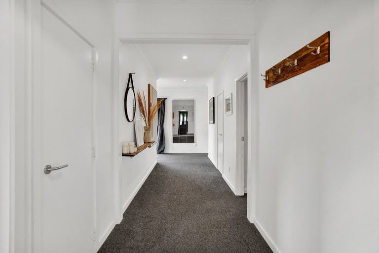 Photo of property in 15 Bracken Street, New Plymouth, 4310