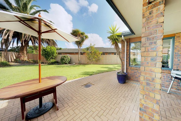 Photo of property in 25 Crannog Fen, Wattle Downs, Auckland, 2103