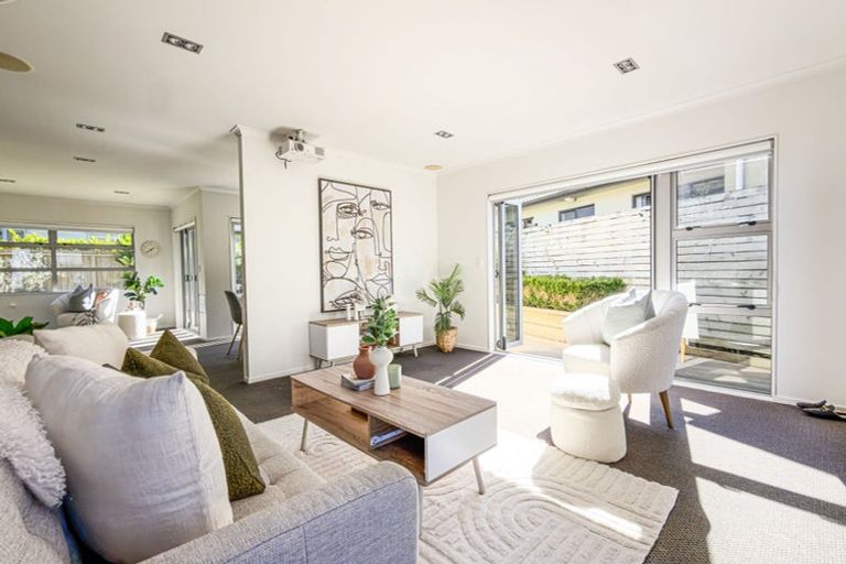 Photo of property in 11 Yarnbrook Grove, Churton Park, Wellington, 6037