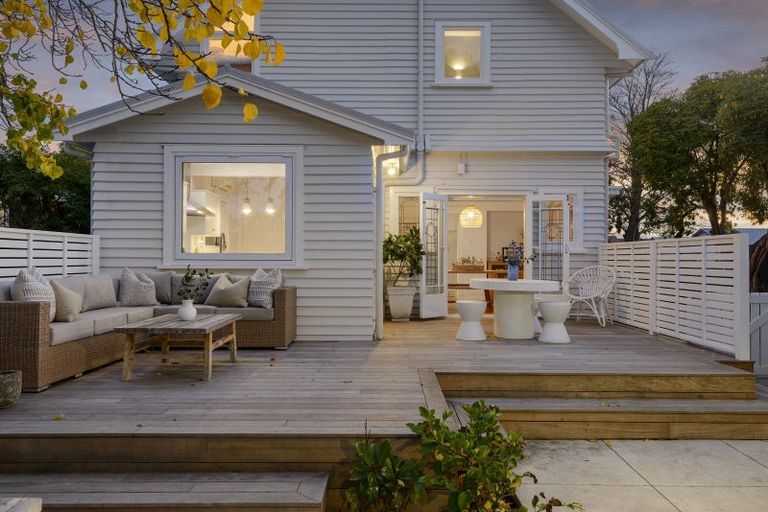 Photo of property in 64 Wilsons Road, Saint Martins, Christchurch, 8022