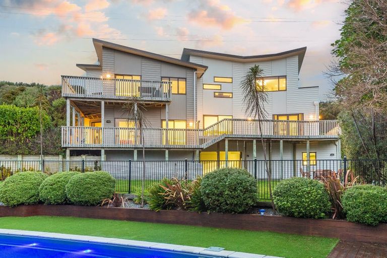 Photo of property in 4 Helm Place, Whitby, Porirua, 5024