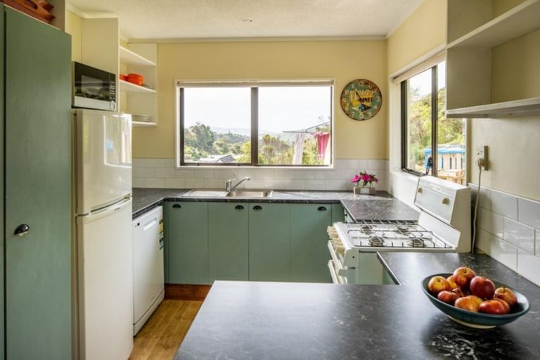 Photo of property in 72 Omapere Street, Whitby, Porirua, 5024