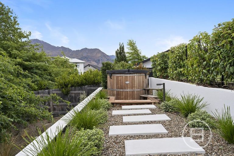 Photo of property in 34 Minaret Ridge, Wanaka, 9305