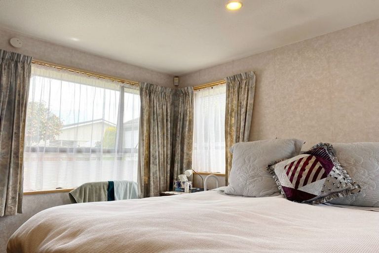 Photo of property in 32 Bowen Street, Upper Riccarton, Christchurch, 8041