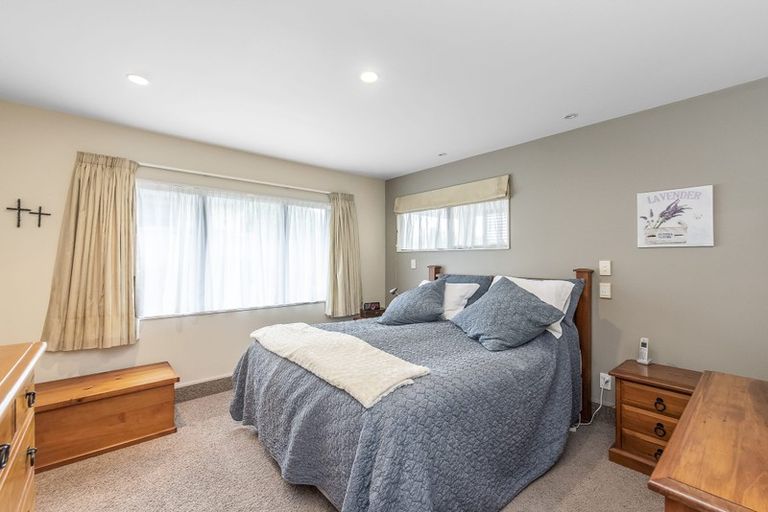 Photo of property in 29 Crown Hill, Paraparaumu, 5032