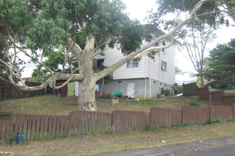 Photo of property in 1 Jenanne Place, Totara Vale, Auckland, 0629