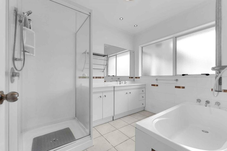 Photo of property in 70 Tington Avenue, Wattle Downs, Auckland, 2103