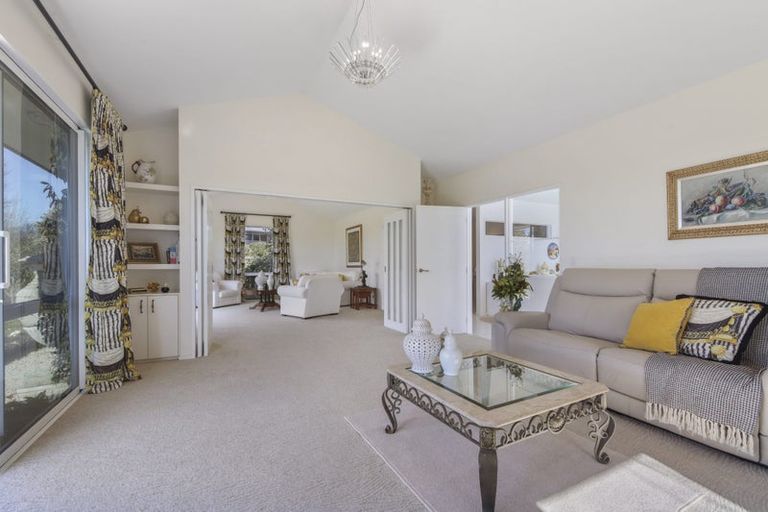 Photo of property in 72 Oakgrove Drive, Rangiora, 7400
