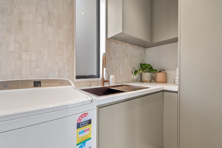 Photo of property in 21 Packer Road, Wanaka, 9382