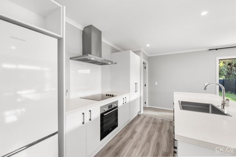 Photo of property in 7 Te Awa Rere Grove, Stokes Valley, Lower Hutt, 5019