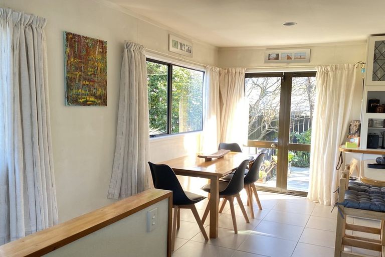 Photo of property in 16 Quincey Place, Massey, Auckland, 0614
